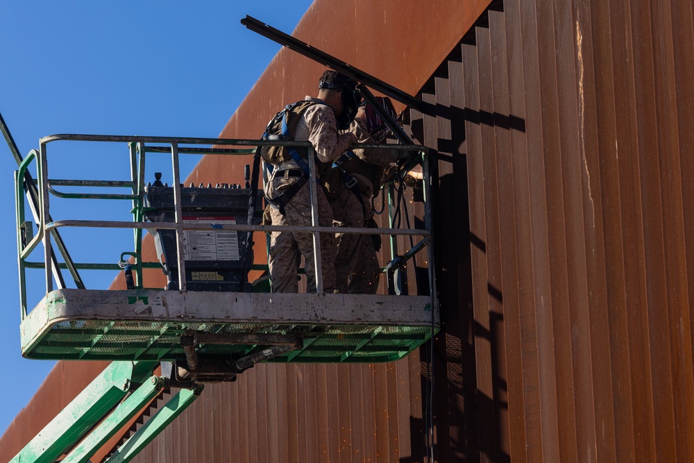 JTF-SB Marines train 1st CEB Marines in barrier reinforcement operations