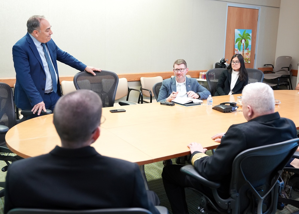 DARPA’s FSHARP Program Manager visits NAMRU San Antonio, tours Research Laboratories