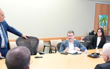 DARPA’s FSHARP Program Manager visits NAMRU San Antonio, tours Research Laboratories