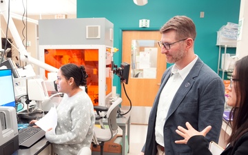 DARPA’s FSHARP Program Manager visits NAMRU San Antonio, tours Research Laboratories