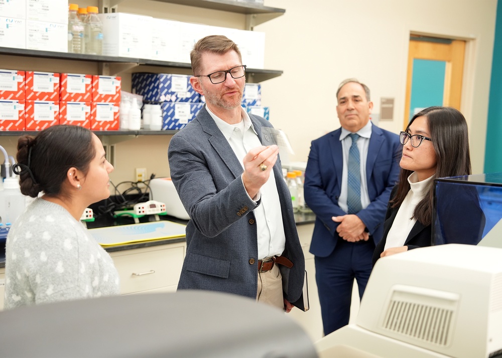 DARPA’s FSHARP Program Manager visits NAMRU San Antonio, tours Research Laboratories