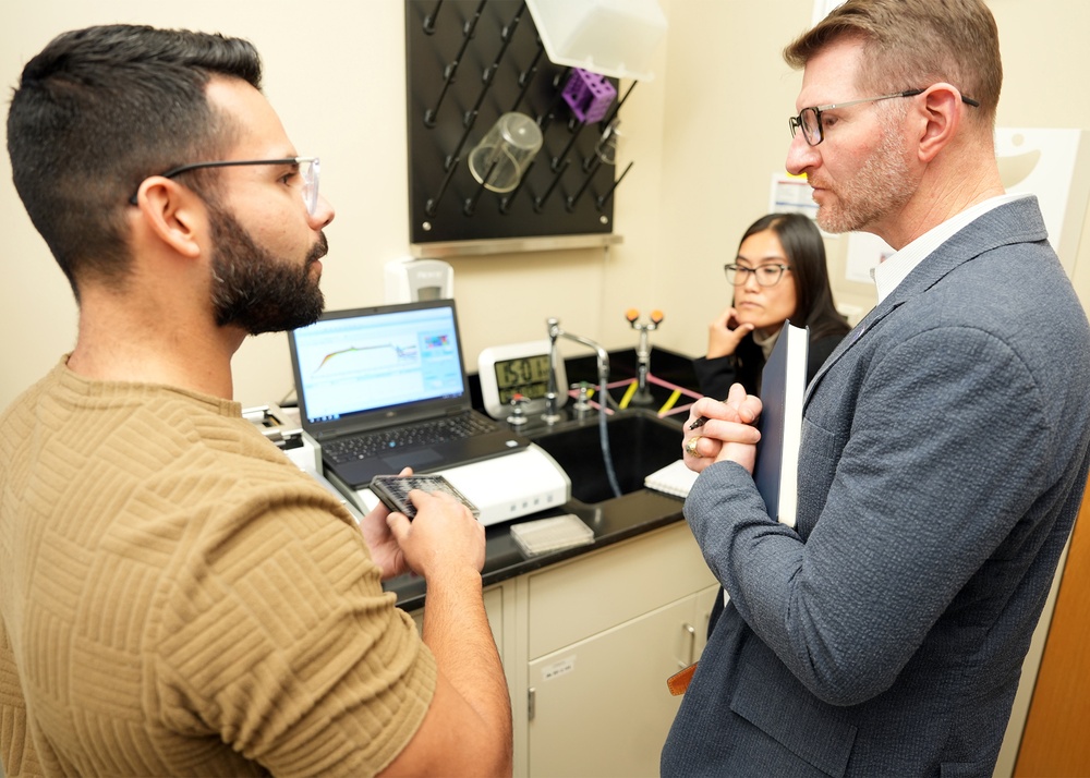 DARPA’s FSHARP Program Manager visits NAMRU San Antonio, tours Research Laboratories