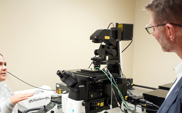 DARPA’s FSHARP Program Manager visits NAMRU San Antonio, tours Research Laboratories