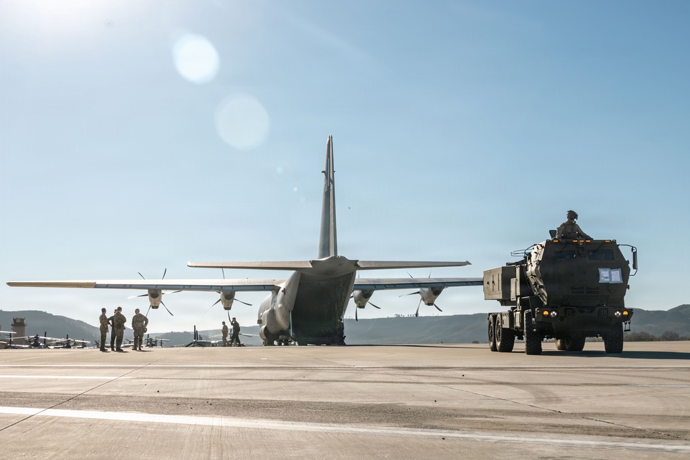 1st Bn., 11th Marines conduct HIRAIN during Steel Knight 25
