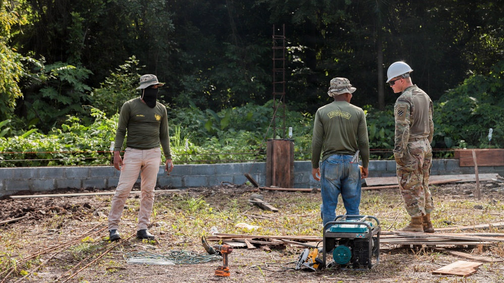 3rd Infantry Division Engineers Construct New Buildings with Panamanian Security Services