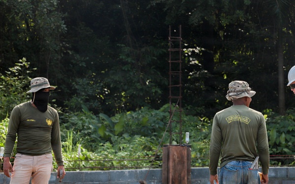 3rd Infantry Division Engineers Construct New Buildings with Panamanian Security Services