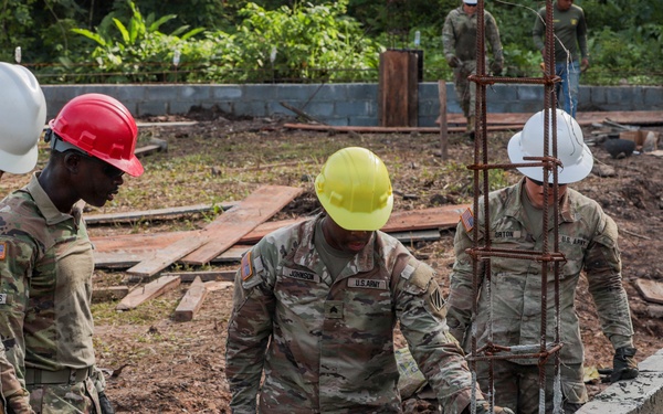 3rd Infantry Division Engineers Construct New Buildings with Panamanian Security Services