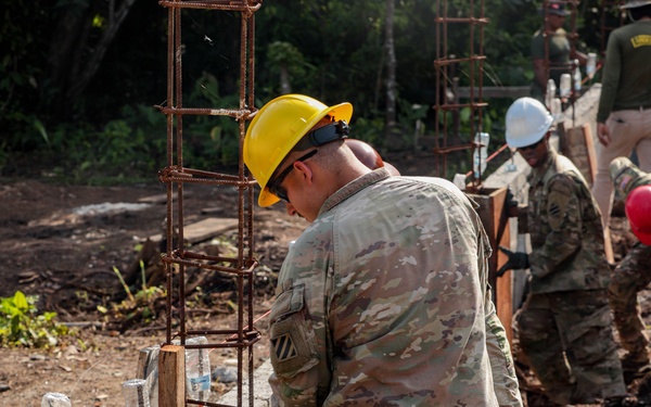 3rd Infantry Division Engineers Construct New Buildings with Panamanian Security Services