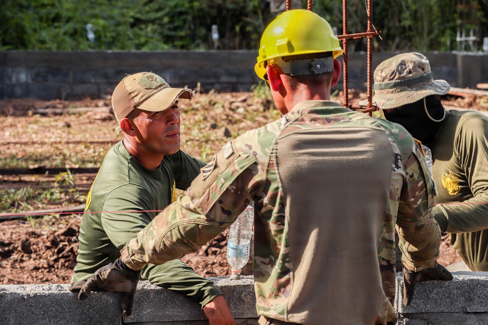 3rd Infantry Division Engineers Construct New Buildings with Panamanian Security Services
