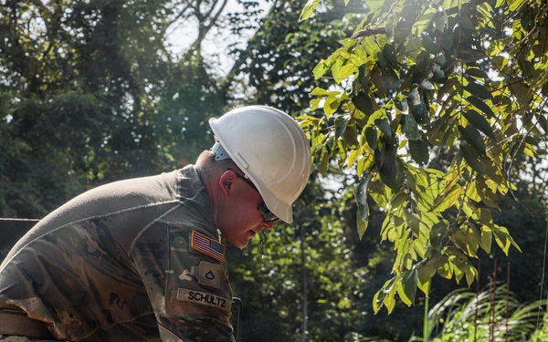 3rd Infantry Division Engineers Construct New Buildings with Panamanian Security Services