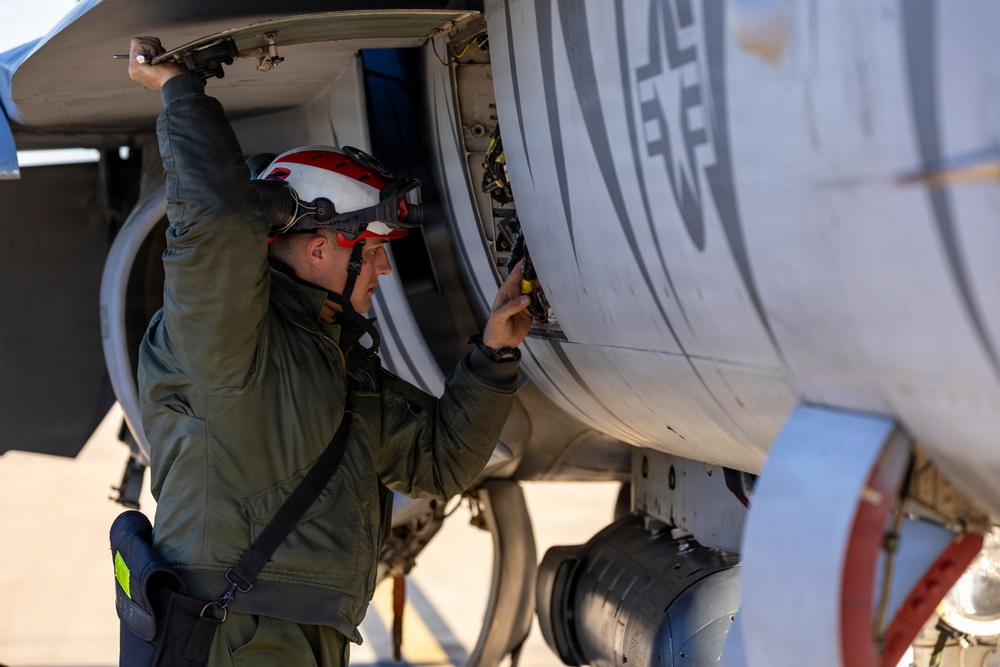 VMFA-112 Conduct Close-Air-Support Training
