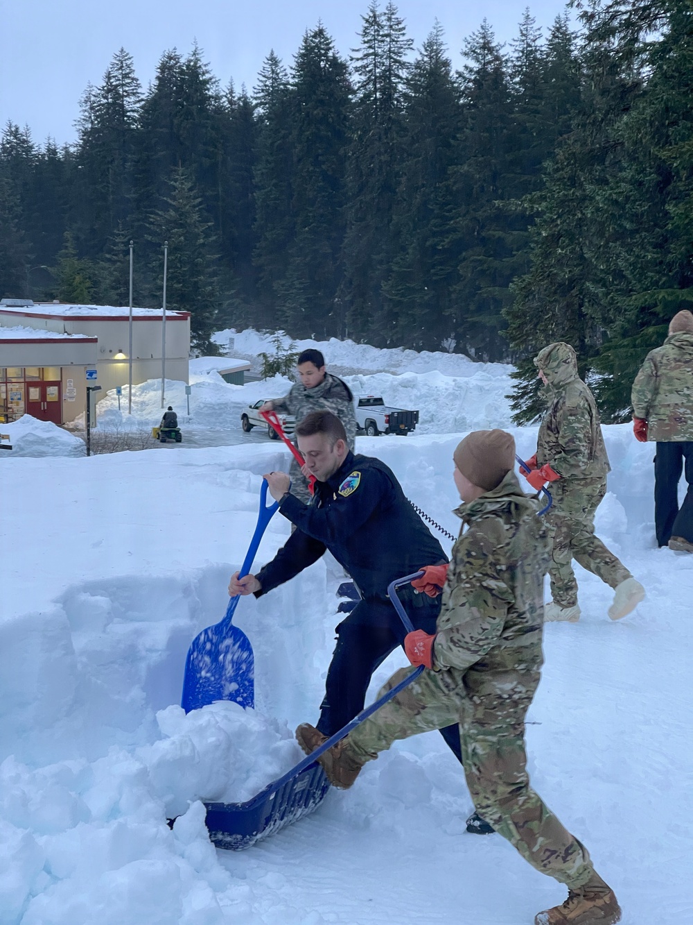 Alaska Guard’s snowstorm response inspires local PD officer to enlist