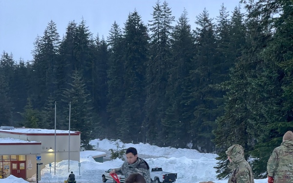 Alaska Guard’s snowstorm response inspires local PD officer to enlist