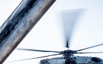 11th MEU Marines, Sailors disembark USS Portland