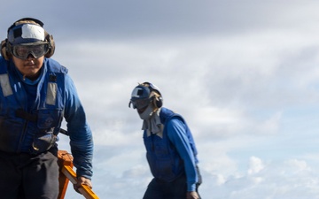 USS Milius (DDG 69) conducts flight operations