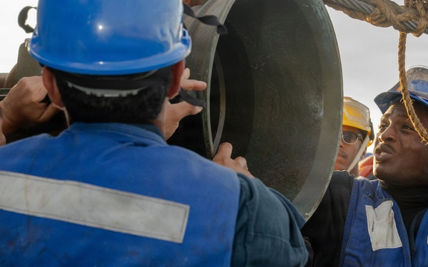 USS Milius (DDG 69) conducts RAS with USS George Washington CVN 73