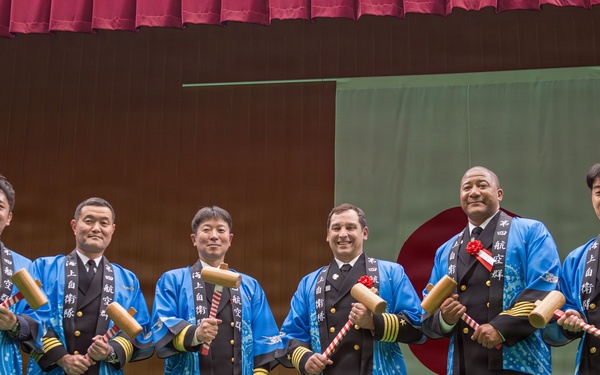 JMSDF Fleet Air Wing 4 Hosts Mochi Pounding Event