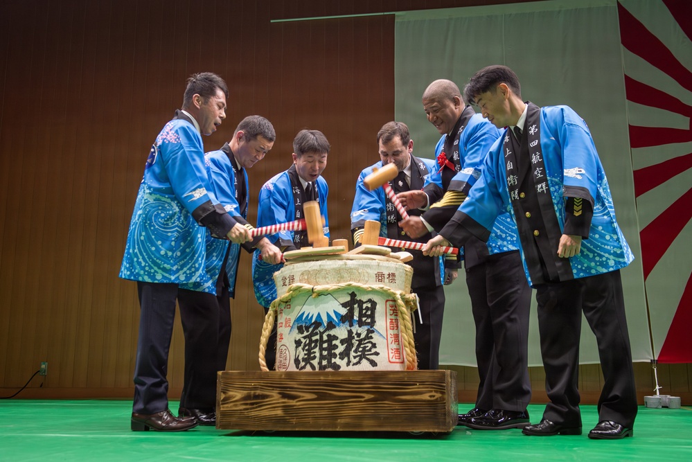JMSDF Fleet Air Wing 4 Hosts Mochi Pounding Event