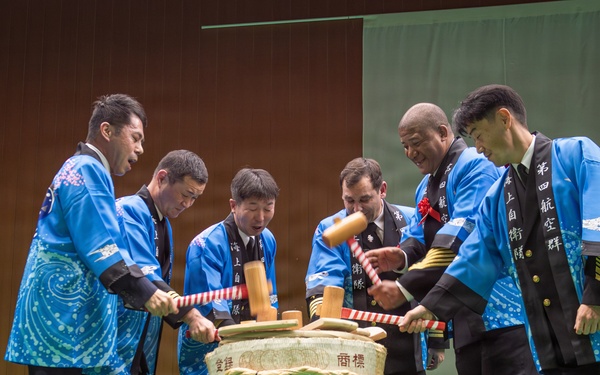 JMSDF Fleet Air Wing 4 Hosts Mochi Pounding Event