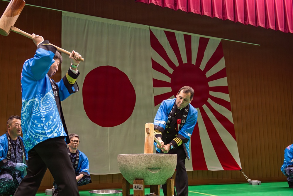JMSDF Fleet Air Wing 4 Hosts Mochi Pounding Event