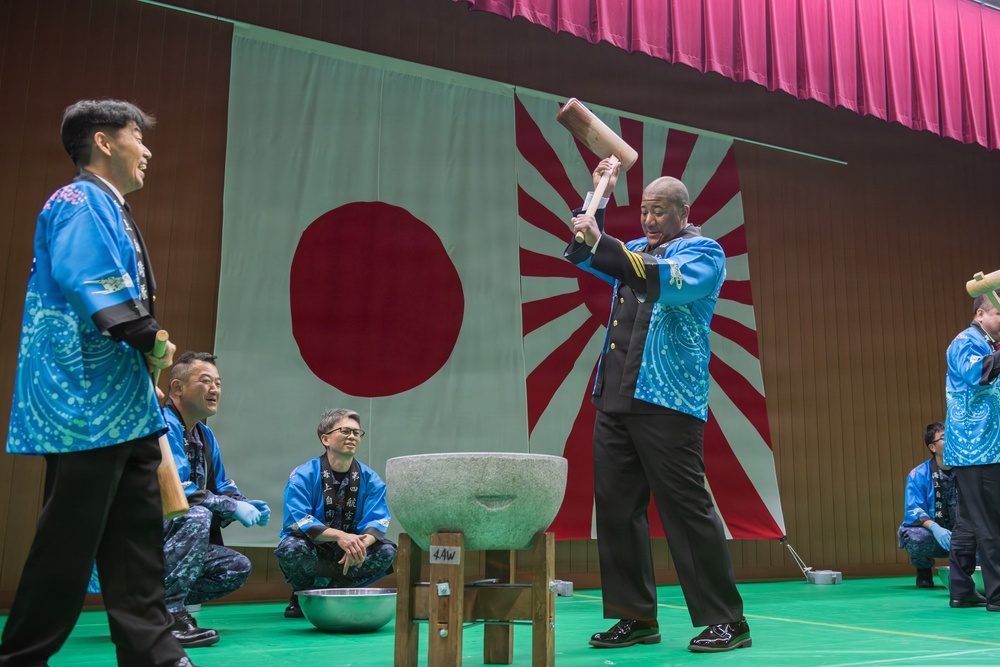 JMSDF Fleet Air Wing 4 Hosts Mochi Pounding Event