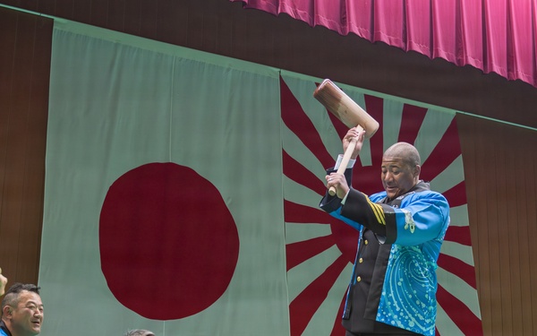 JMSDF Fleet Air Wing 4 Hosts Mochi Pounding Event