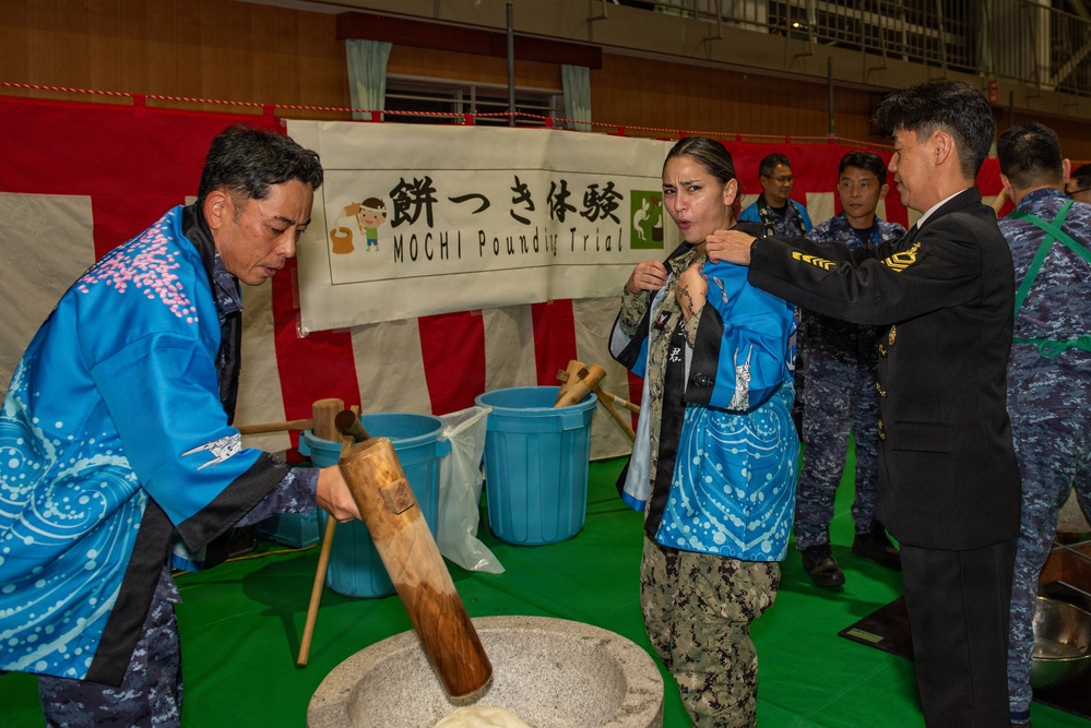 JMSDF Fleet Air Wing 4 Hosts Mochi Pounding Event