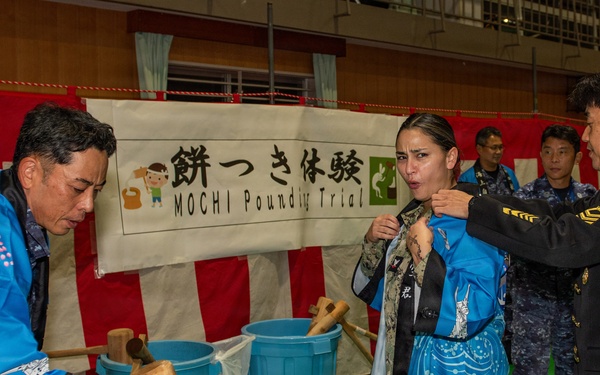 JMSDF Fleet Air Wing 4 Hosts Mochi Pounding Event