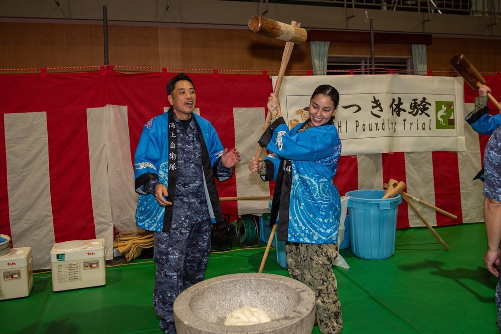 JMSDF Fleet Air Wing 4 Hosts Mochi Pounding Event