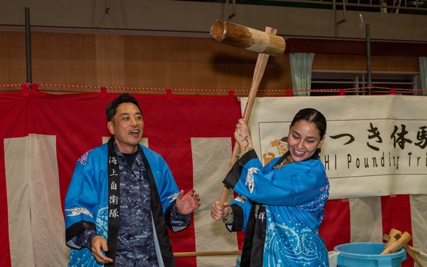 JMSDF Fleet Air Wing 4 Hosts Mochi Pounding Event