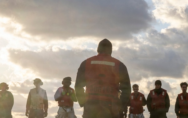 USS Dewey Conducts Routine Operations in the Pacific Ocean