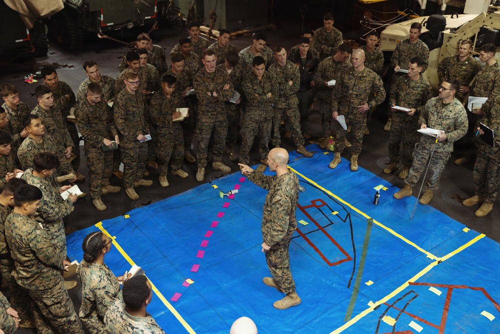 11th MEU Marines, Sailors Conduct Concept of Operations Brief