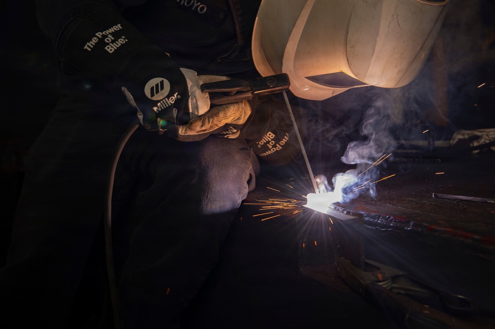 USS Boxer Hull Technicians perform maintenance, repairs