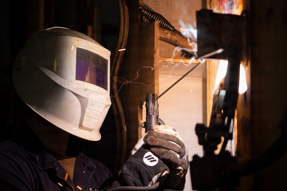 USS Boxer Hull Technicians perform maintenance, repairs