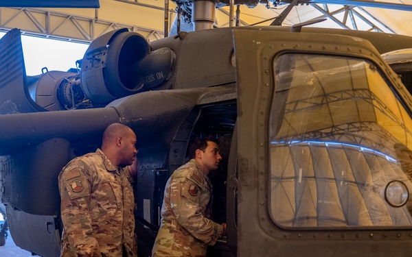 Joint UH-60 Black Hawk training enhances coordination between Army and 39th EOD