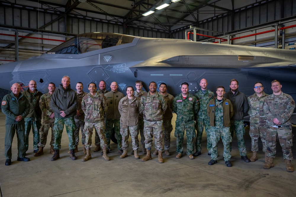 F-35 Cross-Servicing Demo: Great Success