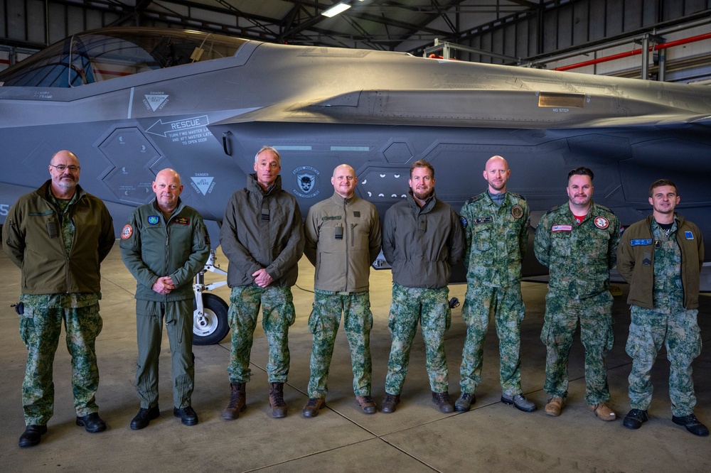 F-35 Cross-Servicing Demo: Great Success