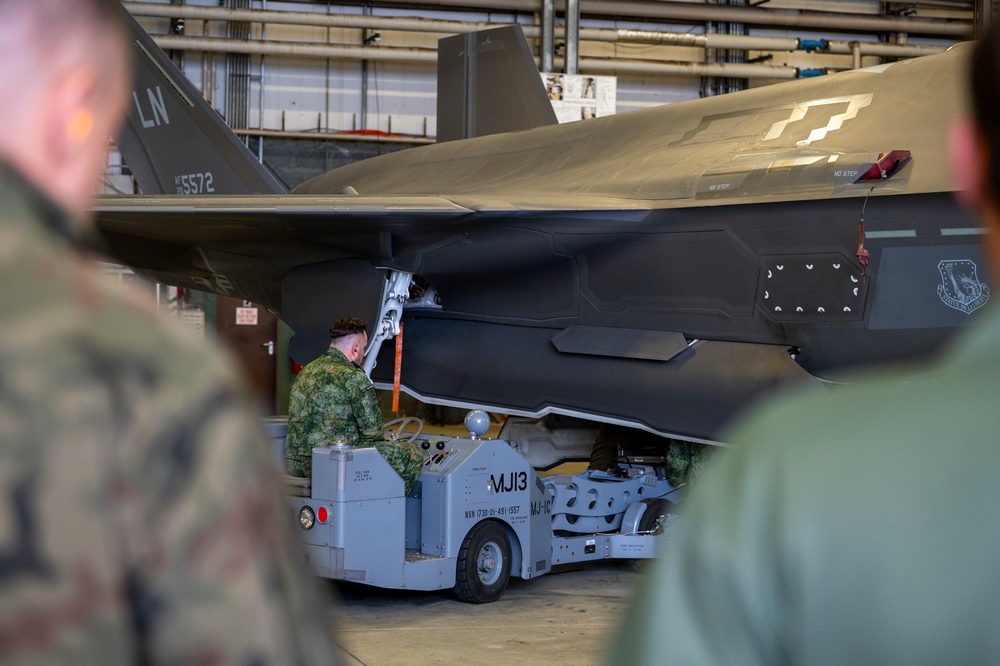 F-35 Cross-Servicing Demo: Great Success