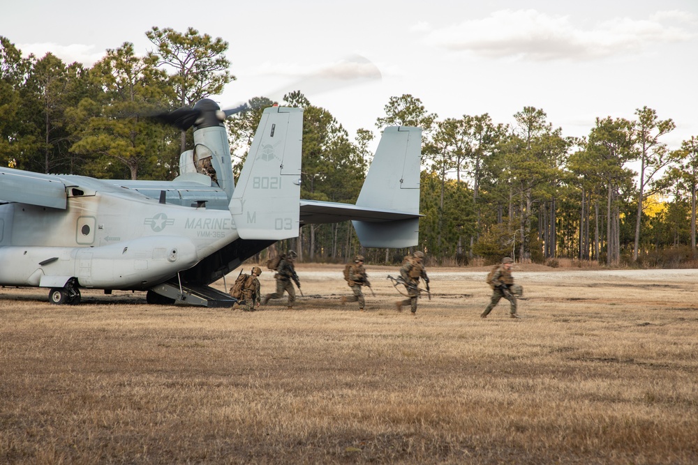 V32 and VMM-365 (REIN) Conduct Insert and Extract Drills