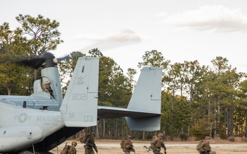 V32 and VMM-365 (REIN) Conduct Insert and Extract Drills