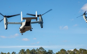 V32 and VMM-365 (REIN) Conduct Insert and Extract Drills