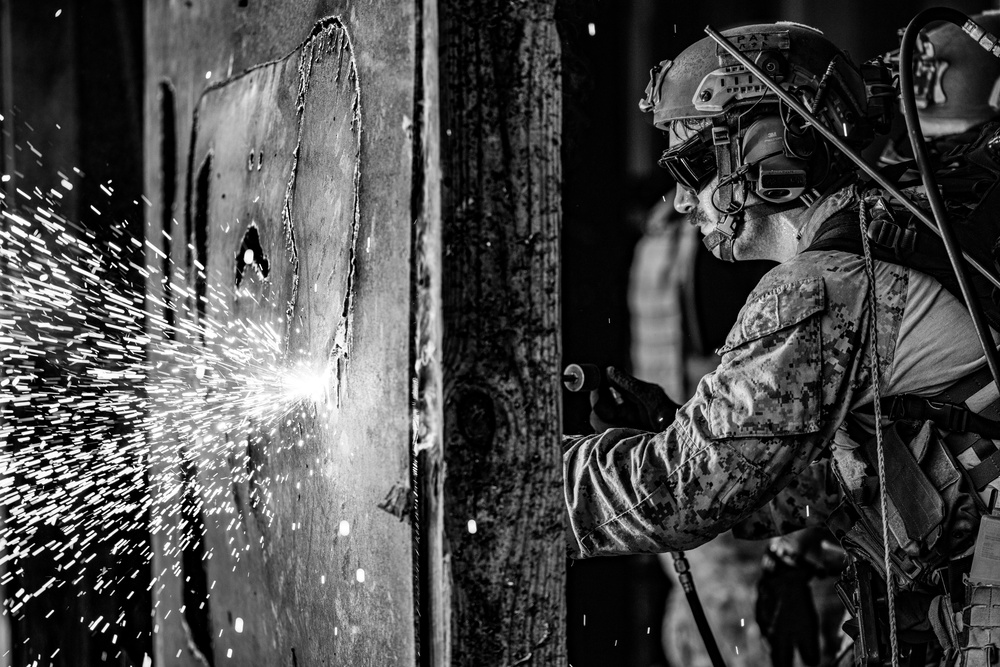 Methods of Entry School Breacher Course