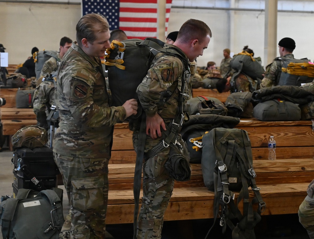 Randy Oler Memorial Operation Toy Drop: 43rd AMOG Supports Holiday Cheer