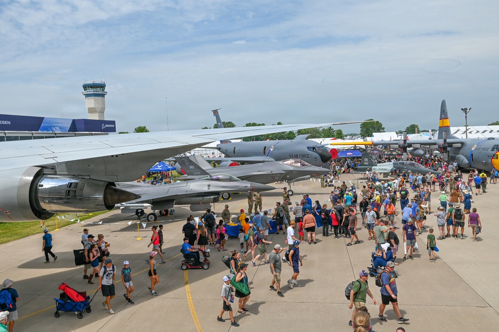 115th Fighter Wing participates in EAA Air Venture 2025