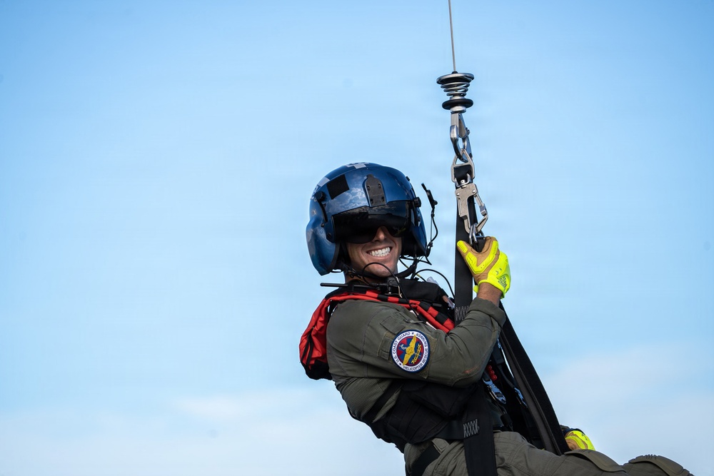 U.S. Coast Guard Air Station Barbers Point conducts vertical surface training