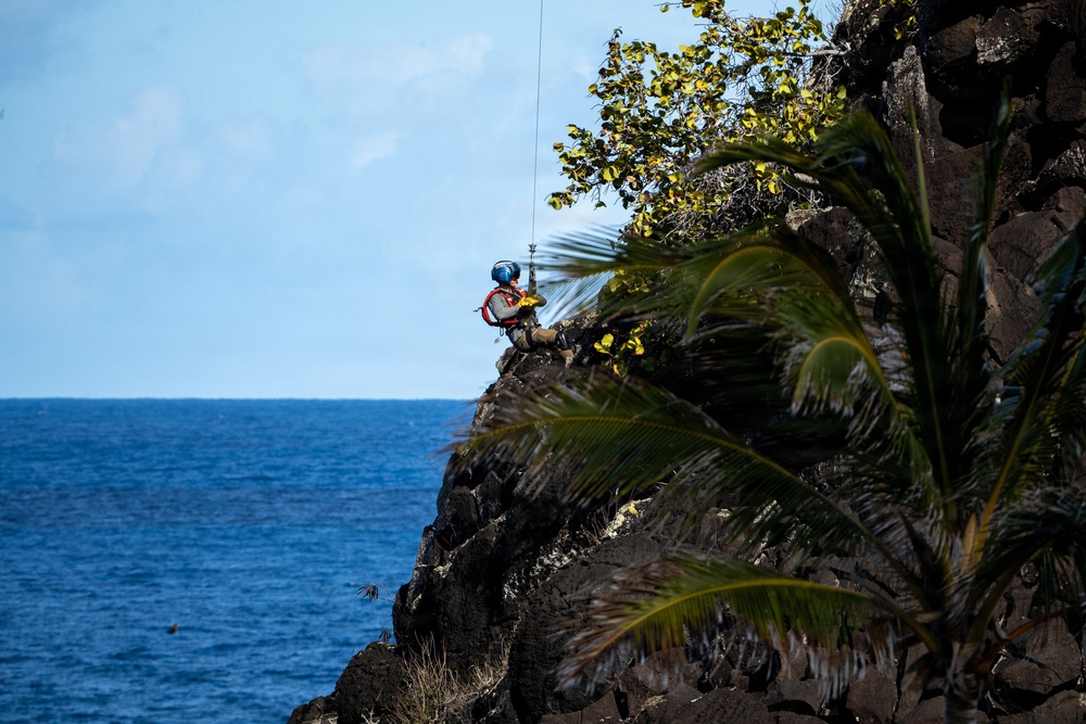U.S. Coast Guard Air Station Barbers Point conducts vertical surface training