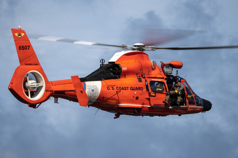 U.S. Coast Guard Air Station Barbers Point conducts vertical surface training