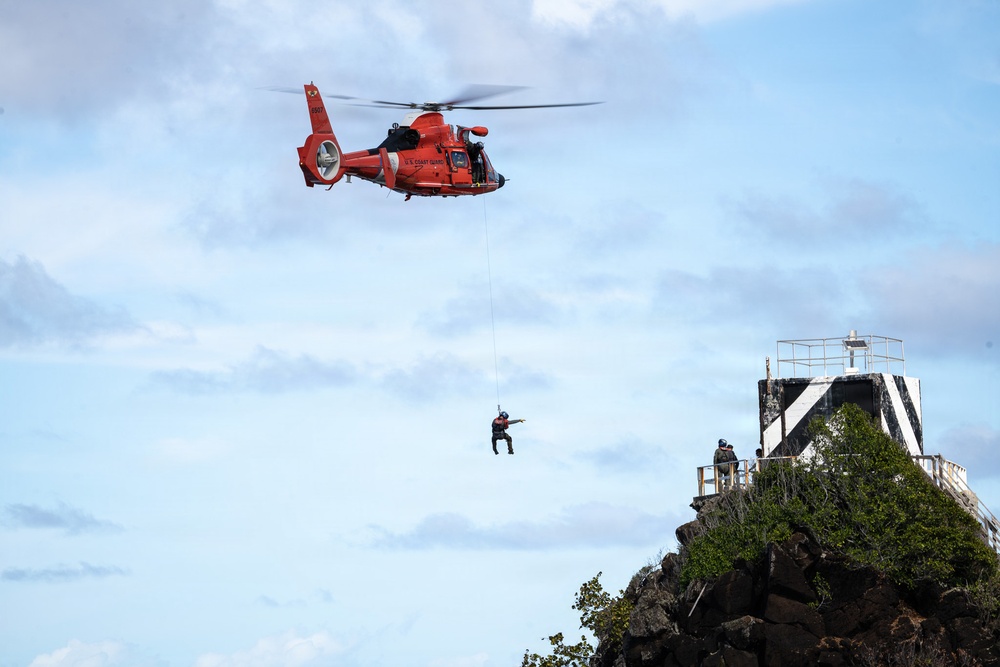 U.S. Coast Guard Air Station Barbers Point conducts vertical surface training