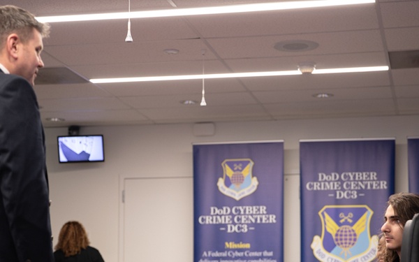 DC3 hosts Oxon Hill High School STEM Program