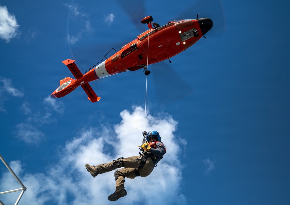 U.S. Coast Guard Air Station Barbers Point conducts vertical surface training